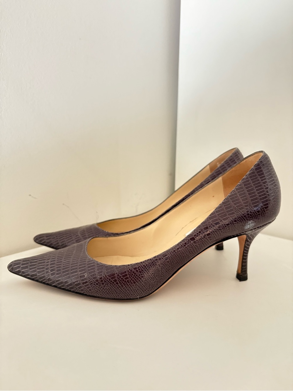 Jimmy Choo Pointed Toe Kitten Heel Pumps in Brown Croc-Embossed Size 38.5